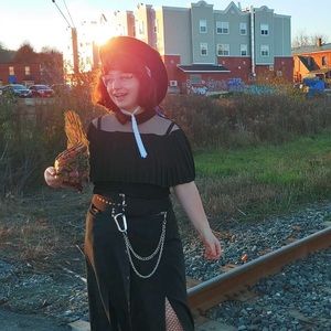 Meet your Posher, Dana